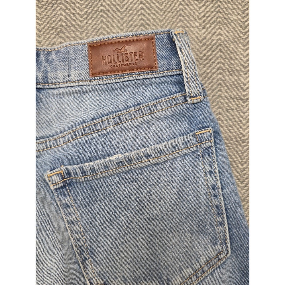 Hollister California Ultra High Rise Mom Jean W23 L27 Light Distressed Raw Hem - Picture 6 of 6